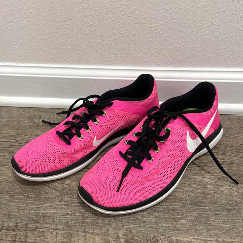 Nike Tennis Shoes